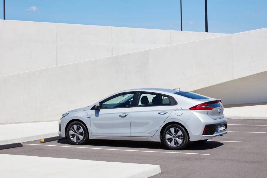  Hyundai IONIQ plug-in (AE) 2018 года  (AU) (фото 34 из 40)